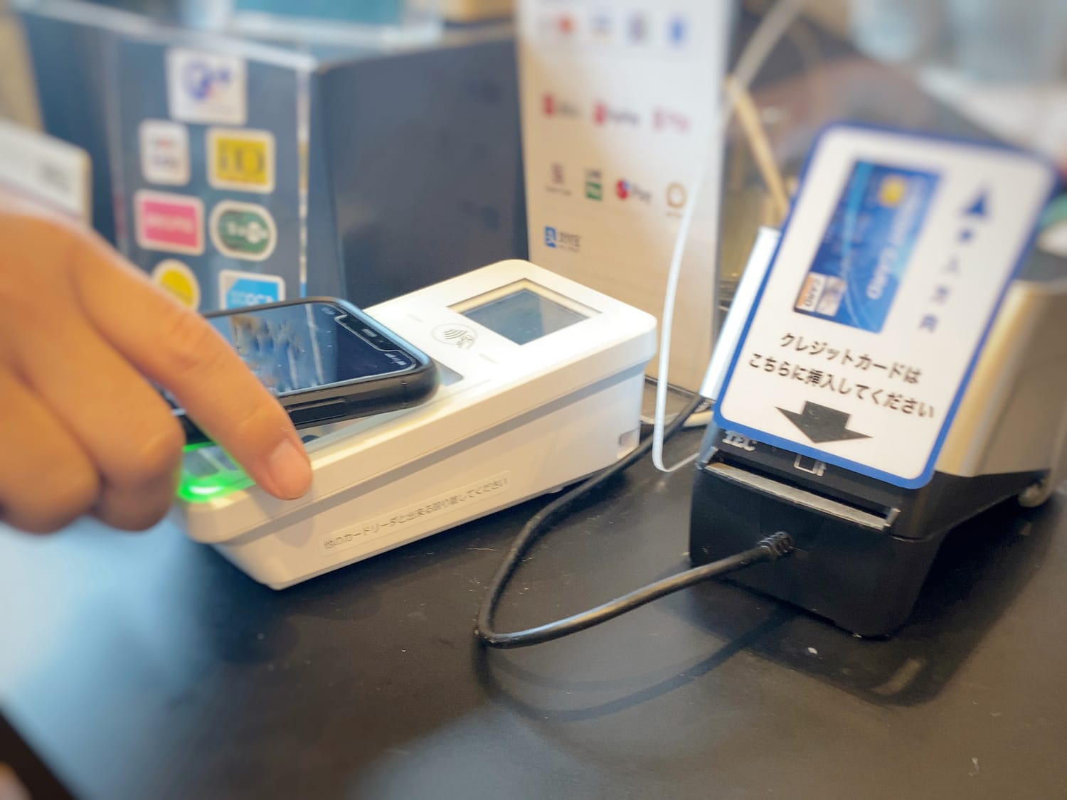 「連絡方法は電話かメールのみ」は「支払いは現金払いのみです」と同様です